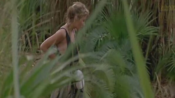 Busty milf ແມ່ນເປັນທີ່ຮູ້ຈັກສໍາລັບອາຊີບຕີນຂອງນາງ