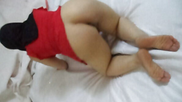 ຜິວເນື້ອສີຂາວ Christina Shine ກັບ tits ປອມຂະຫນາດໃຫຍ່ດູດ cock ສີດໍາແລະໄດ້ຮັບການ fucked