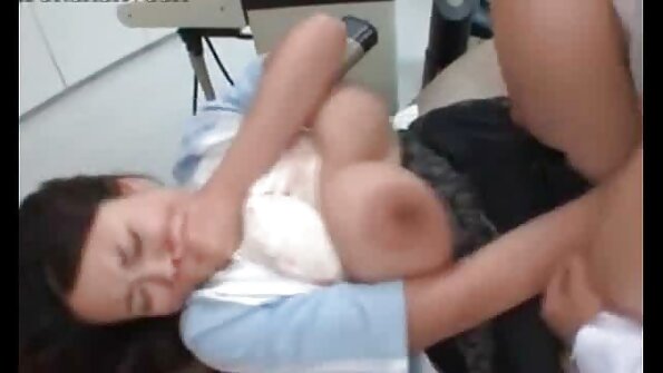 Mommy Darryl Hanah ສະເຫນີໃຫ້ Alan Melons ຂອງນາງ