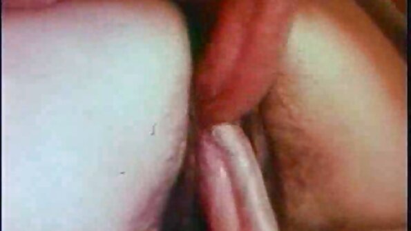 Lila Rose ມັກ dick ຂອງເພື່ອນຮ່ວມຫ້ອງຂອງນາງ